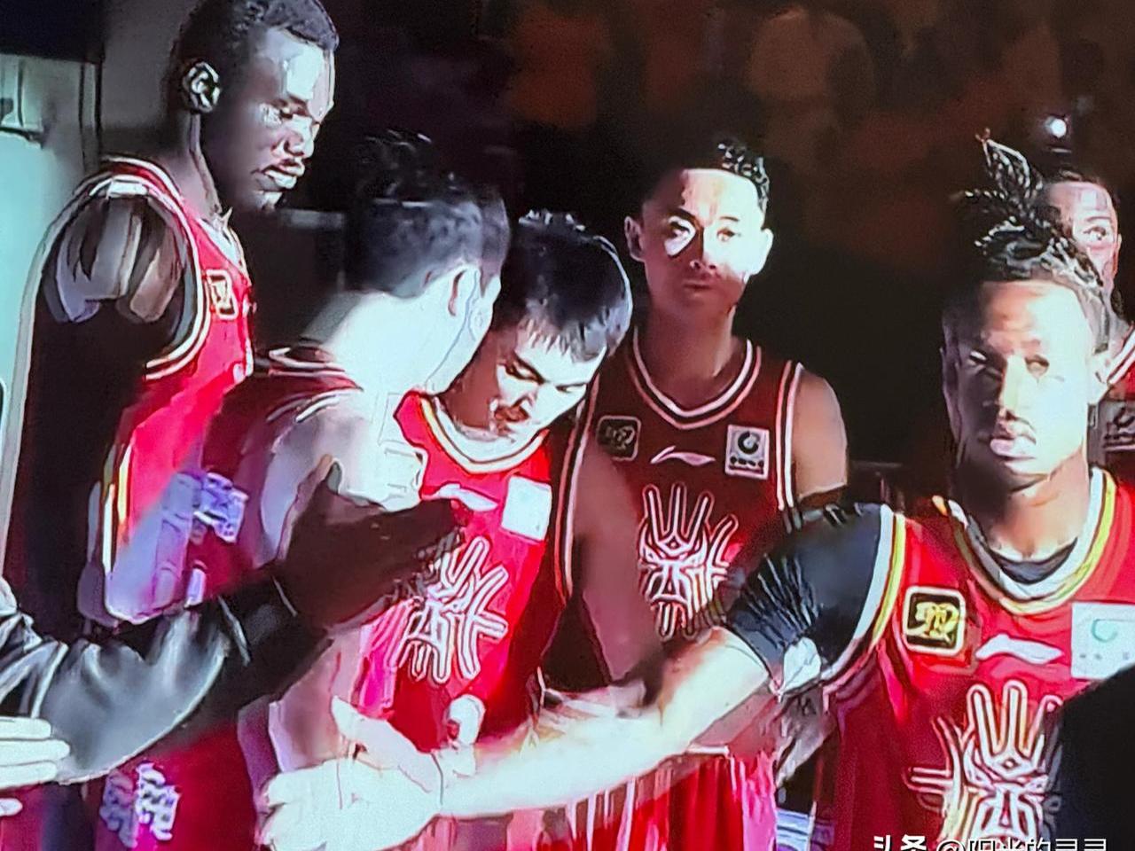 云南男篮击败对手，继续向前