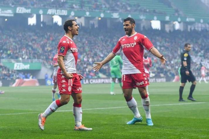 包含亚眠遭遇惨败，法甲保级前景渺茫不已的词条