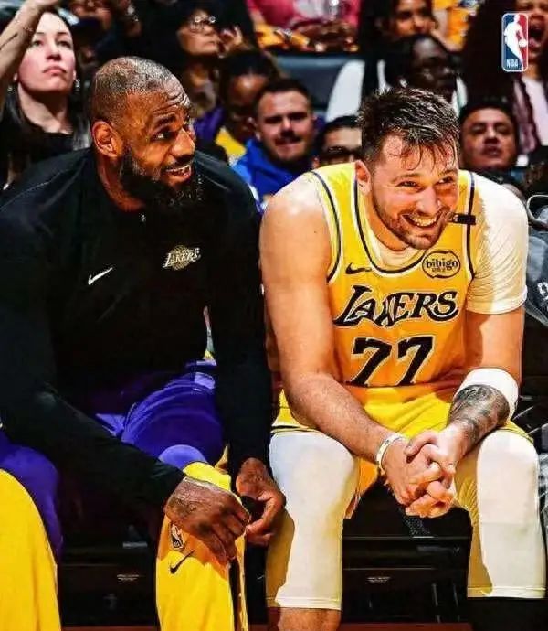 包含NBA夏联决赛对阵：黄蜂29分大胜会师国王两队均5胜0负争的词条
