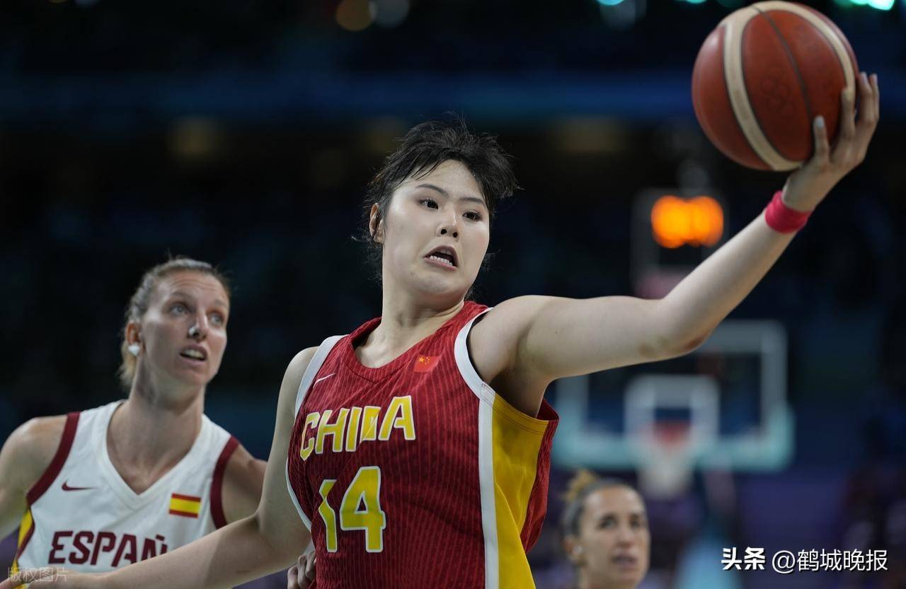 黄思静21年女篮亚洲杯个人集锦，对阵日本砍18分7篮板