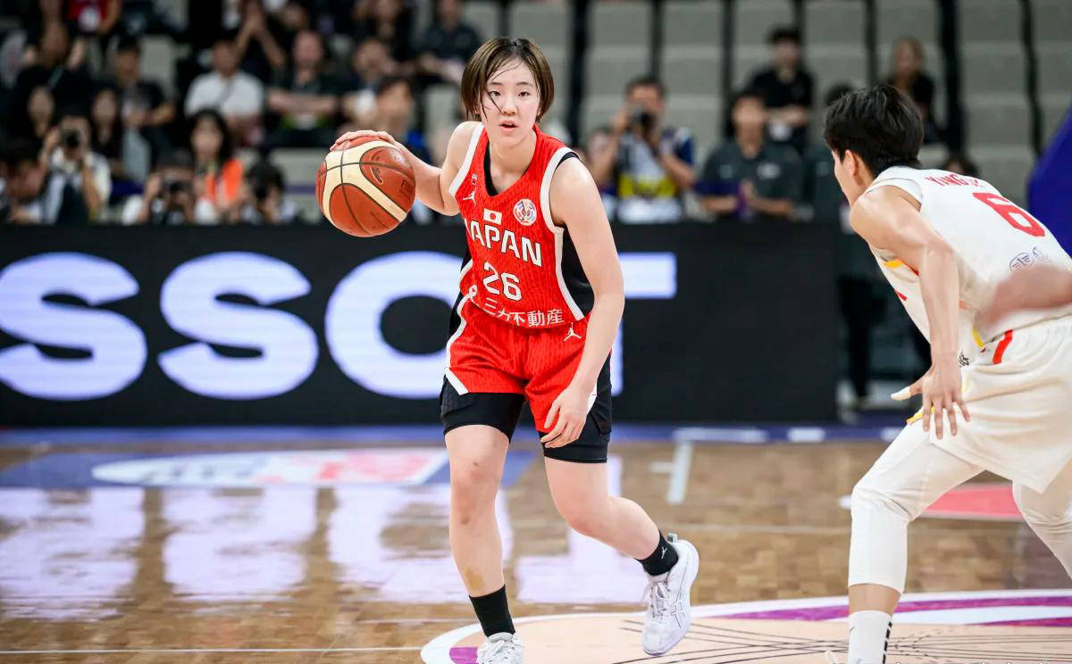 黄思静21年女篮亚洲杯个人集锦，对阵日本砍18分7篮板