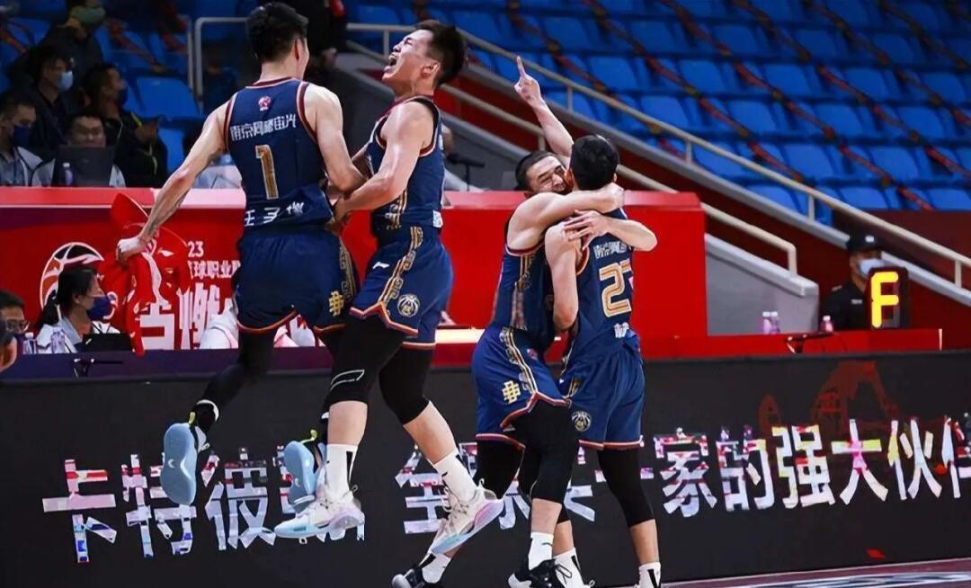 霍楠：同曦多名球员面临续约问题，球队现在挑战与机会并存